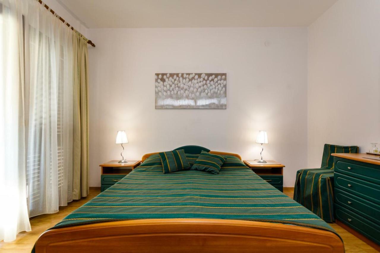 Rooms Mimi Krk Town Eksteriør bilde