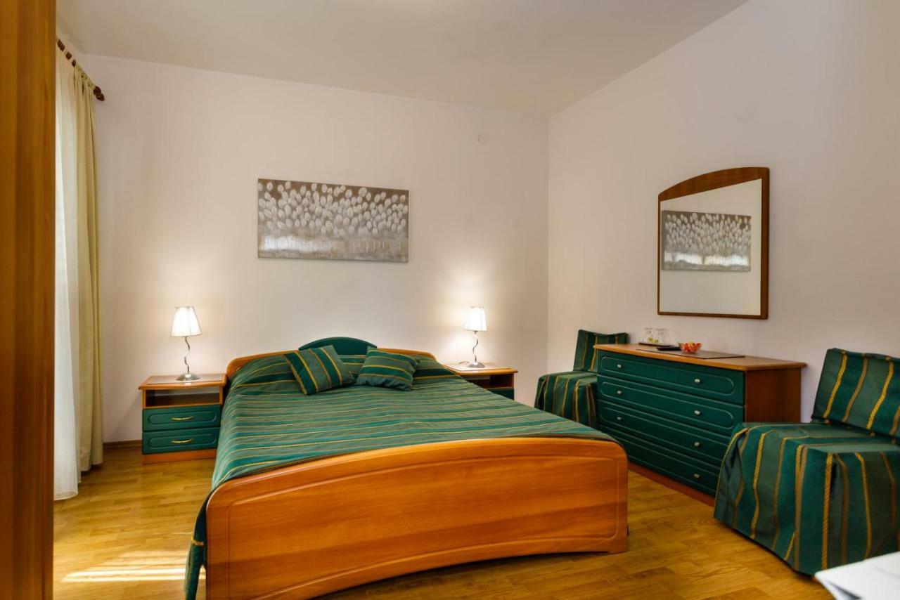 Rooms Mimi Krk Town Eksteriør bilde