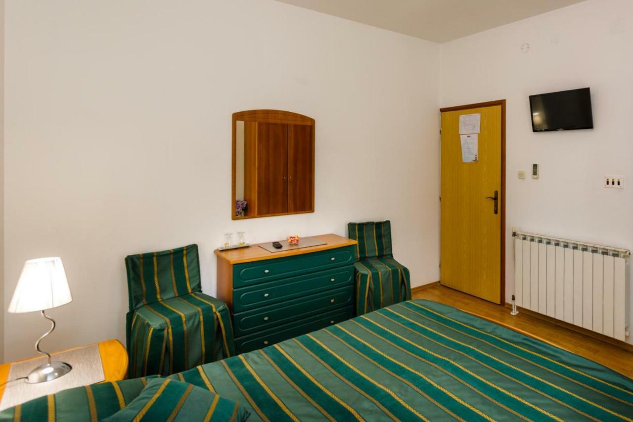 Rooms Mimi Krk Town Eksteriør bilde